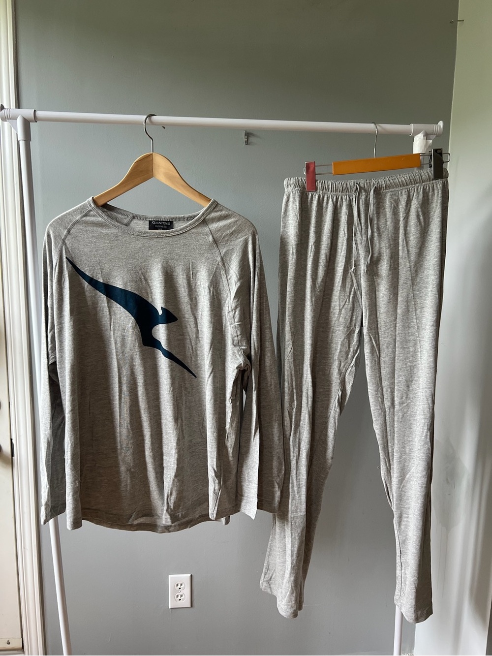Quantas Business Class Heather Gray Pajama Set with Navy Logo